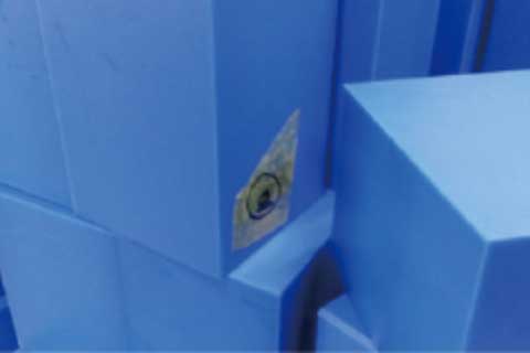 外箱は高い絶縁性・耐久性を誇るCast Naylon素材