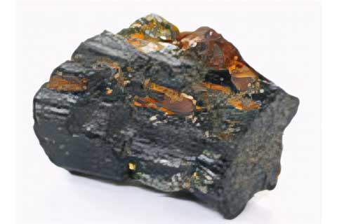 周囲に0.06mAの電気を帯びる特殊な鉱石「トルマリン（電気石）」